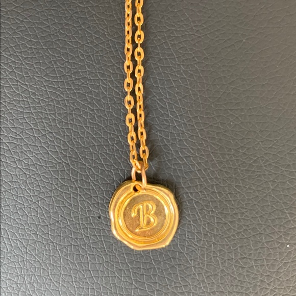 🛍NEW!! Letter B Initial Necklace - Picture 3 of 4